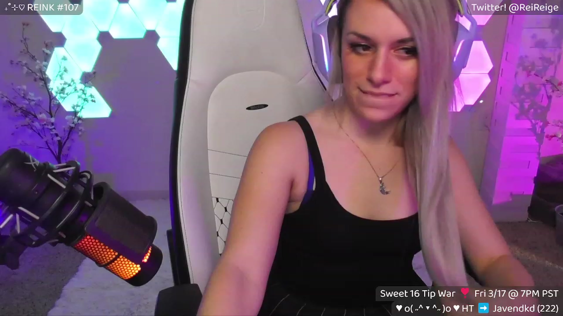 Gallery image thumbnail from Reige's myfreecams stream on, 03/15/2023, 08:19 image 18 of 20