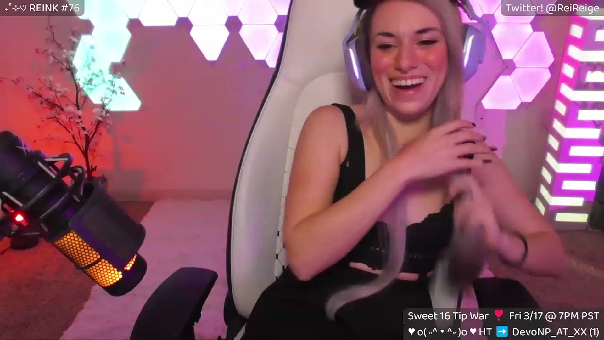 Gallery image thumbnail from Reige's myfreecams stream on, 03/17/2023, 07:29 image 2 of 20