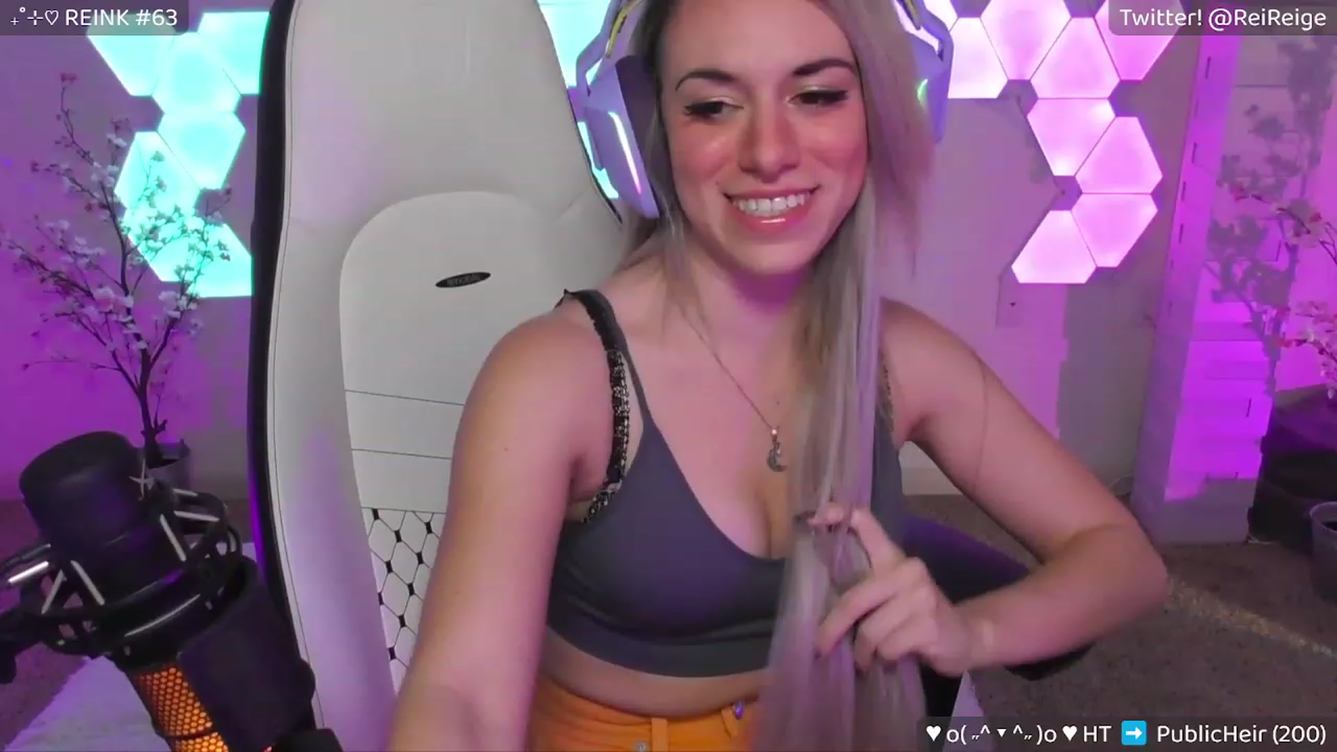 Gallery image thumbnail from Reige's myfreecams stream on, 03/22/2023, 08:31 image 2 of 20