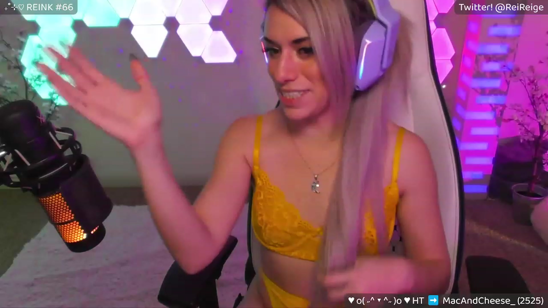 Gallery image thumbnail from Reige's myfreecams stream on, 03/24/2023, 08:43 image 15 of 20