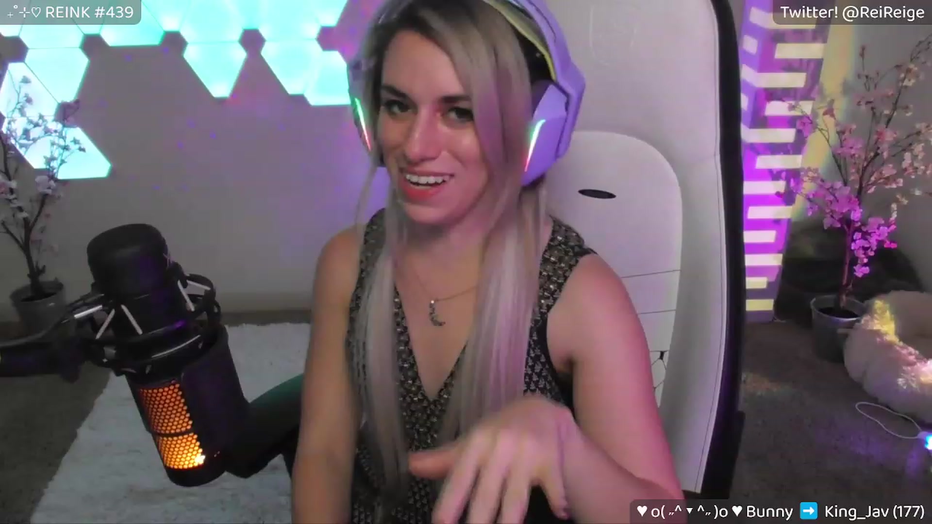 Gallery image thumbnail from Reige's myfreecams stream on, 04/12/2023, 08:32 image 3 of 20