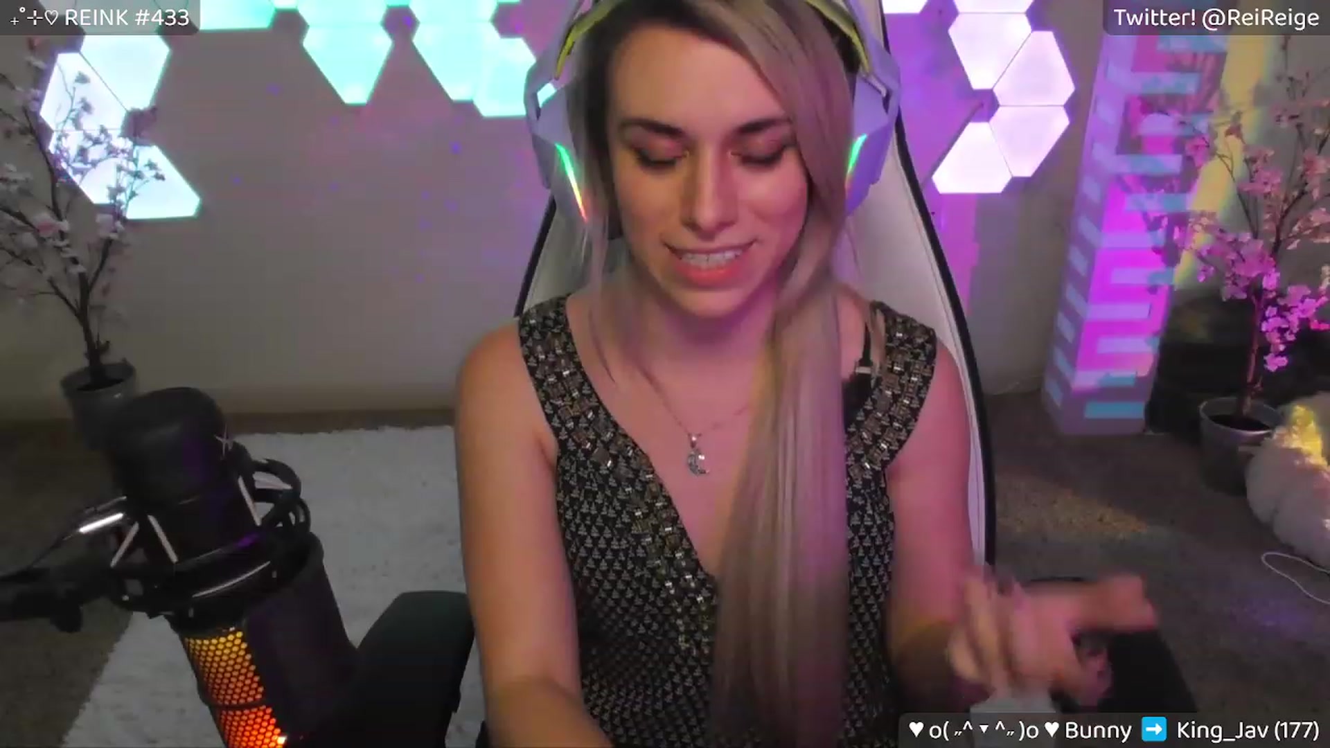 Gallery image thumbnail from Reige's myfreecams stream on, 04/12/2023, 08:32 image 17 of 20
