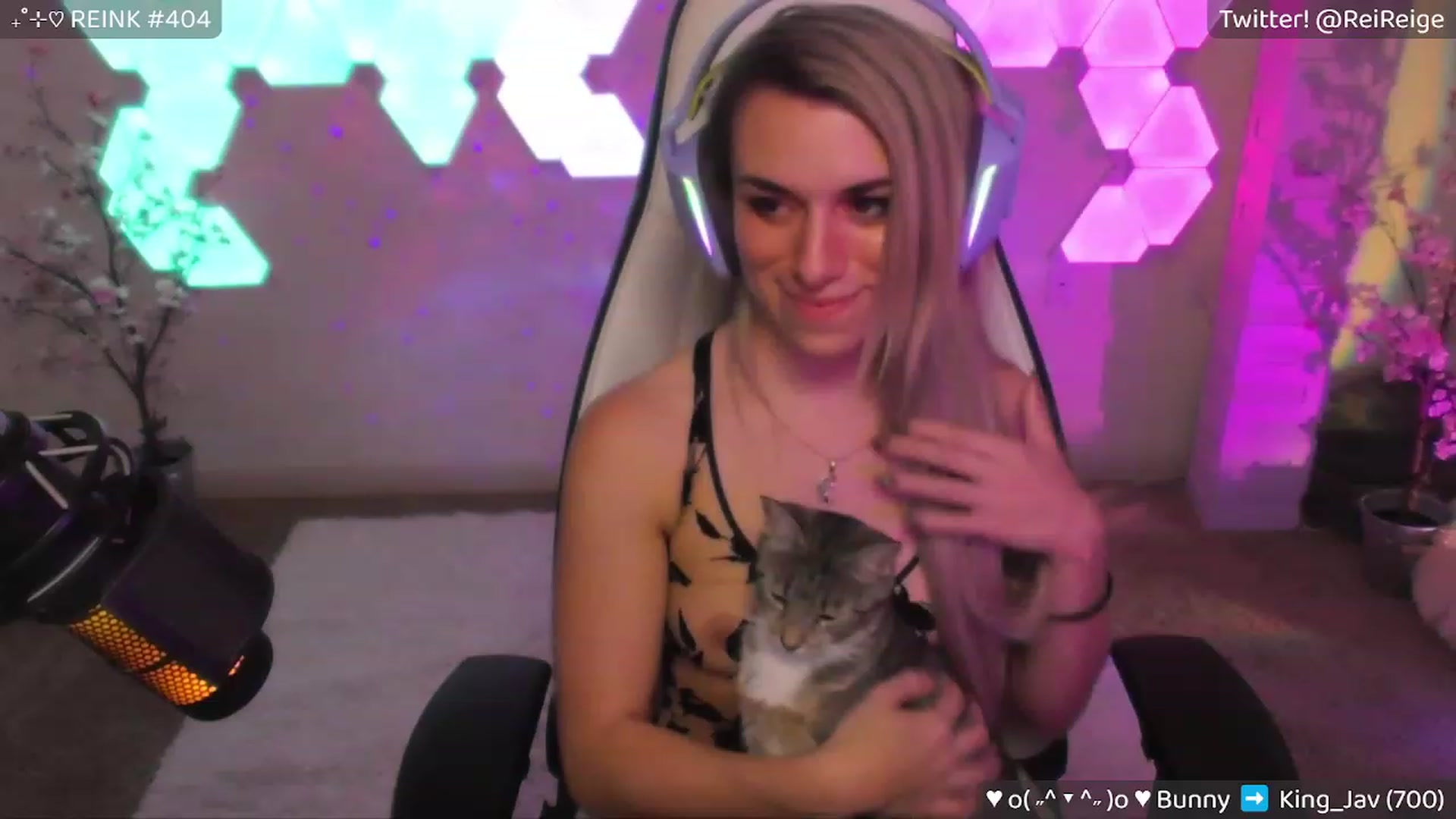 Gallery image thumbnail from Reige's myfreecams stream on, 04/14/2023, 09:28 image 16 of 20