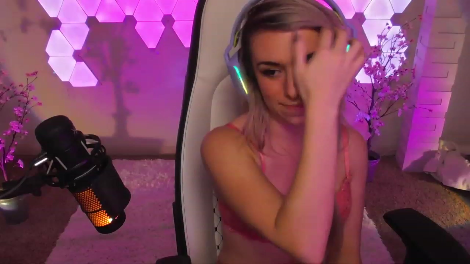 Gallery image thumbnail from Reige's myfreecams stream on, 04/27/2023, 09:26 image 15 of 20