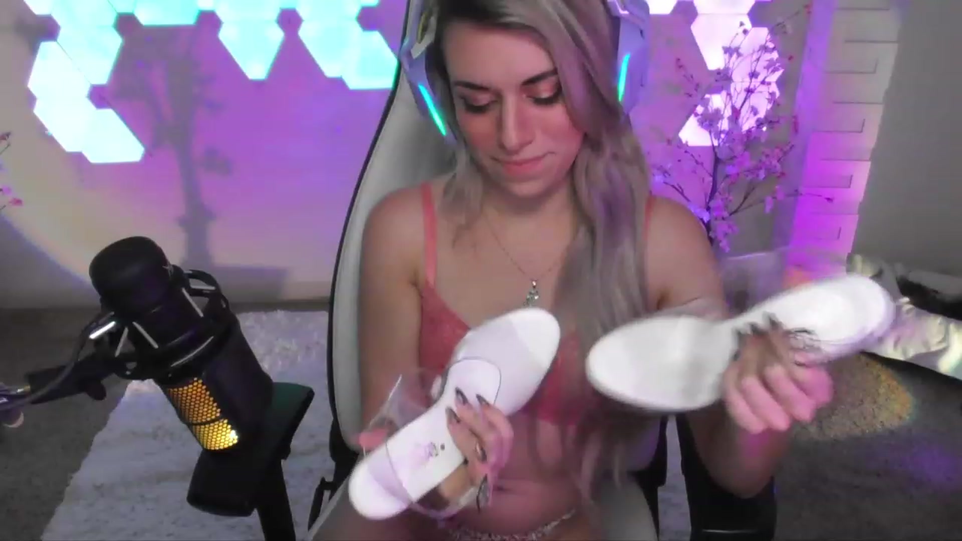 Gallery image thumbnail from Reige's myfreecams stream on, 04/27/2023, 09:26 image 2 of 20