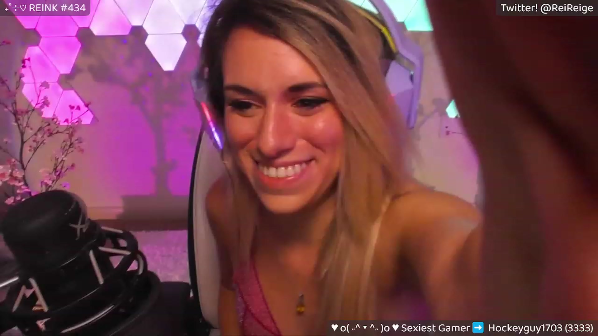 Gallery image thumbnail from Reige's myfreecams stream on, 07/19/2023, 07:32 image 9 of 20