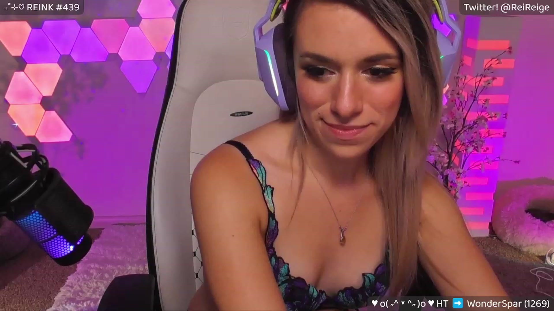 Gallery image thumbnail from Reige's myfreecams stream on, 08/21/2023, 07:45 image 17 of 20
