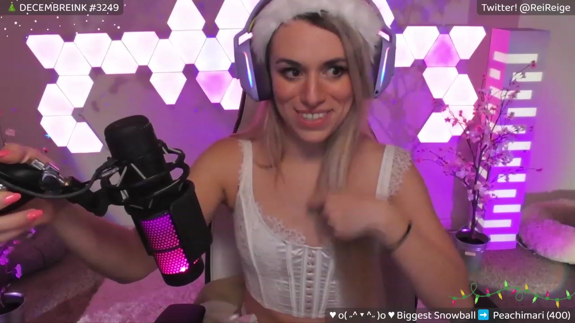Gallery image thumbnail from Reige's myfreecams stream on, 12/08/2023, 10:25 image 6 of 20