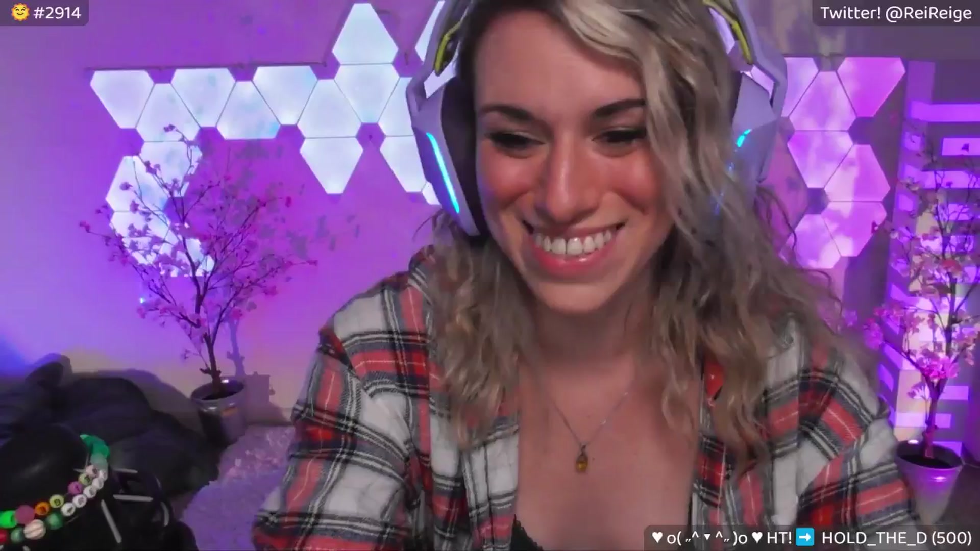 Gallery image thumbnail from Reige's myfreecams stream on, 06/12/2024, 07:50 image 16 of 20