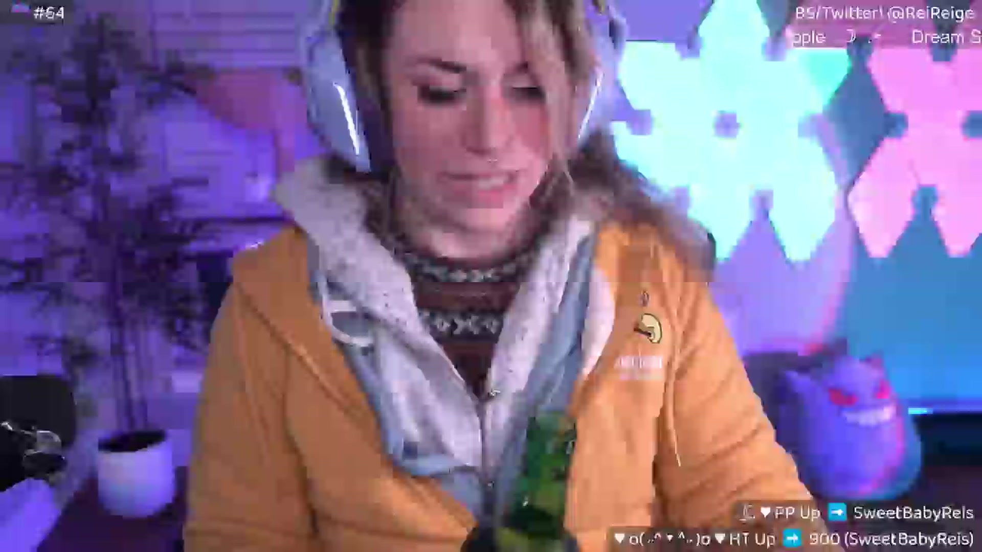 Gallery image thumbnail from Reige's myfreecams stream on, 04/14/2025, 08:38 image 8 of 20