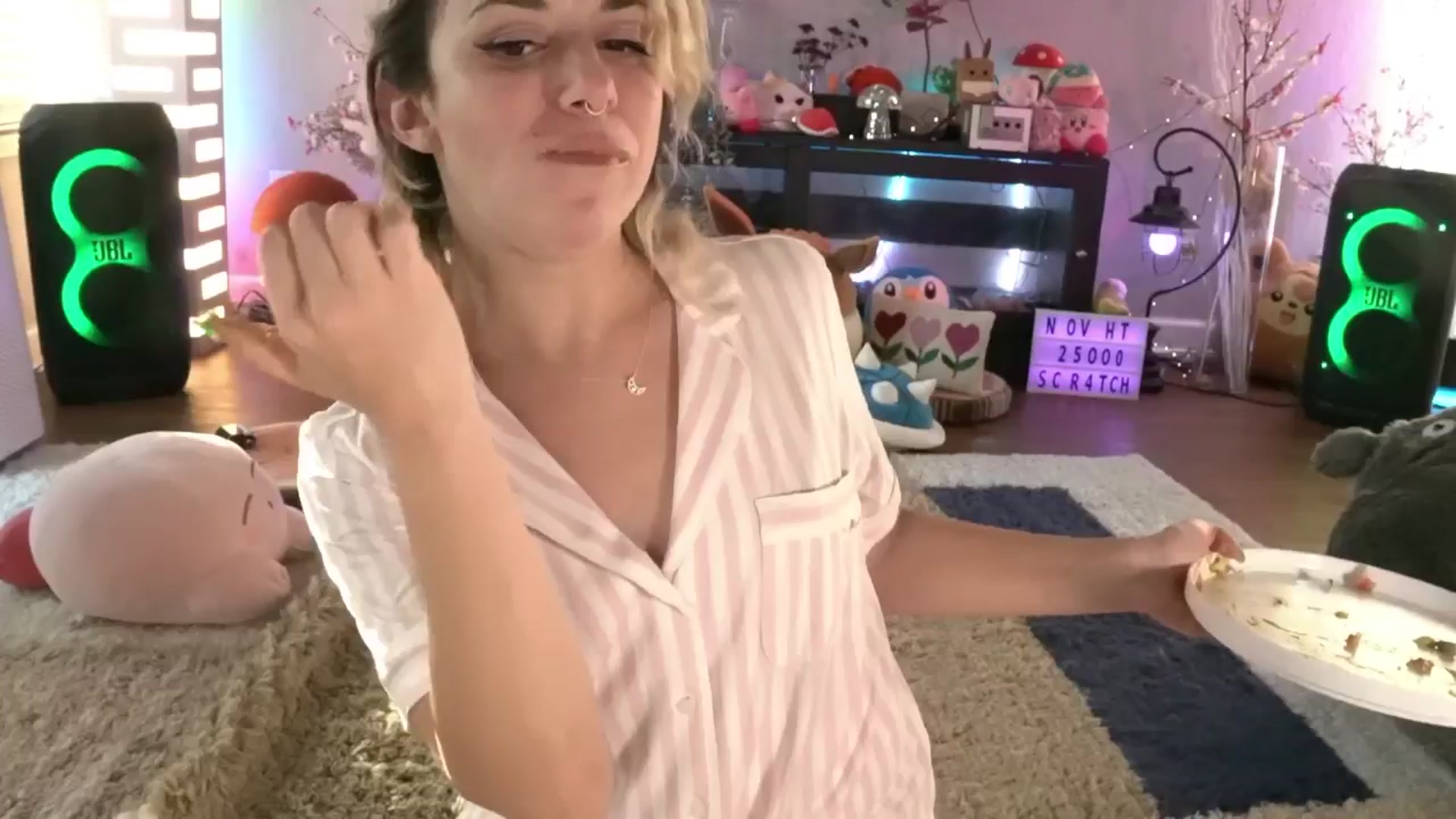 Gallery image thumbnail from Reige's myfreecams stream on, 11/25/2025, 15:41 image 6 of 20