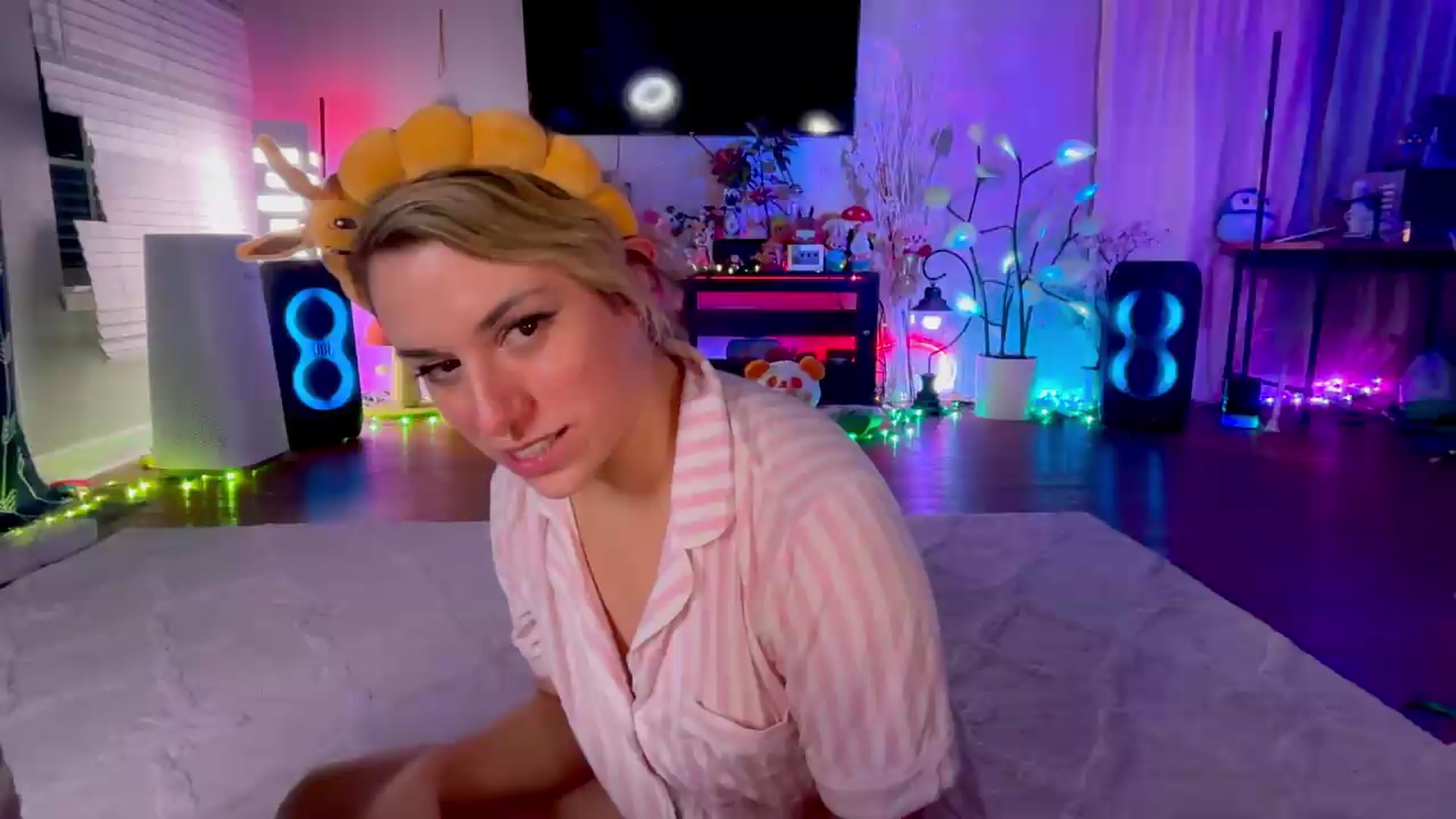 Gallery image thumbnail from Reige's myfreecams stream on, 08/11/2026, 11:09 image 10 of 20