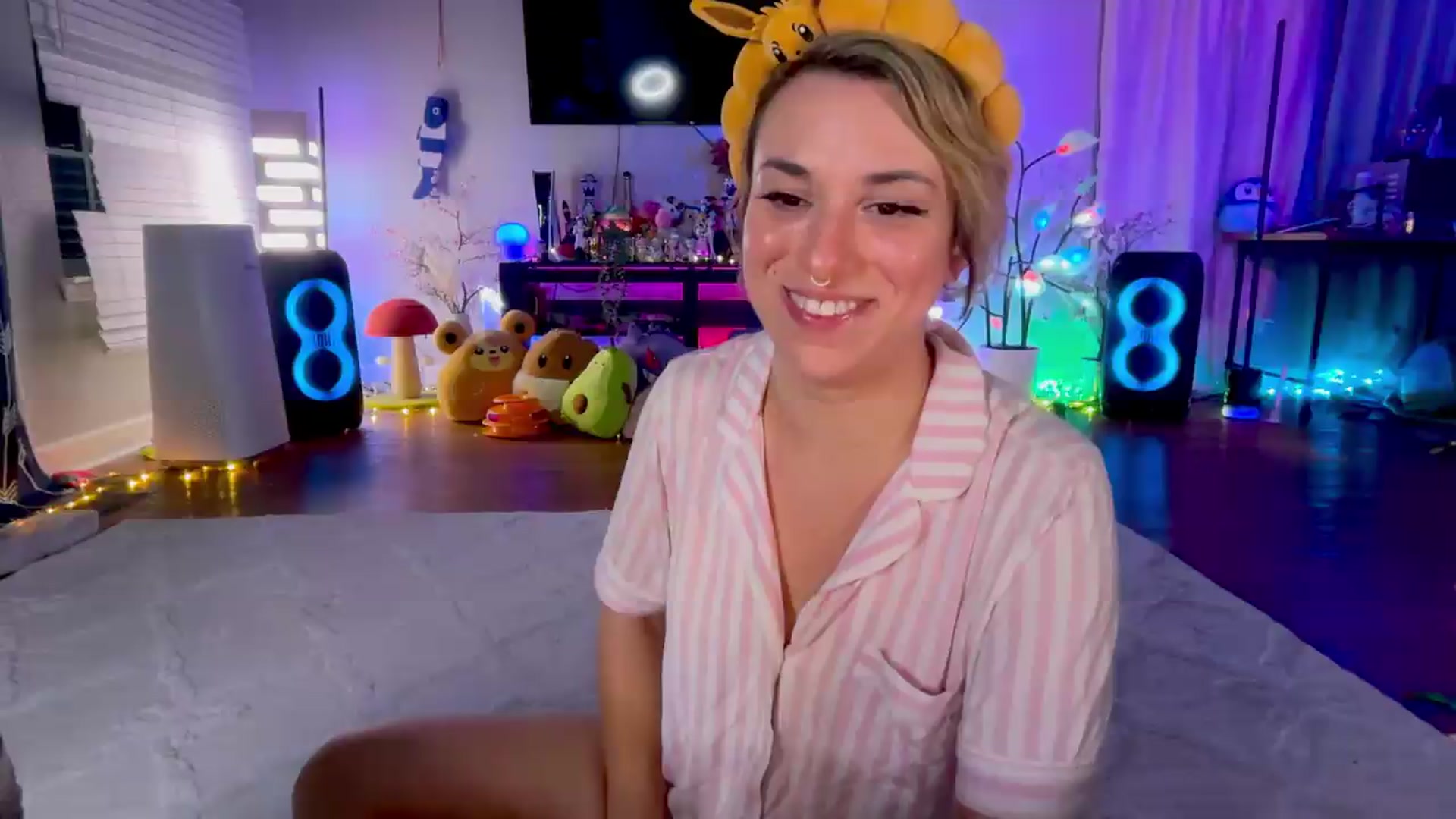 Gallery image thumbnail from Reige's myfreecams stream on, 08/11/2026, 11:09 image 12 of 20
