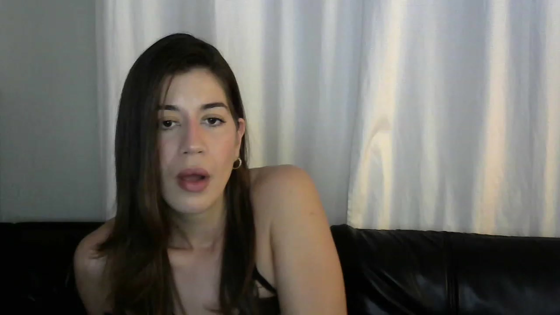 Gallery image thumbnail from ReinaVictoria's myfreecams stream on, 12/01/2022, 16:37 image 18 of 20