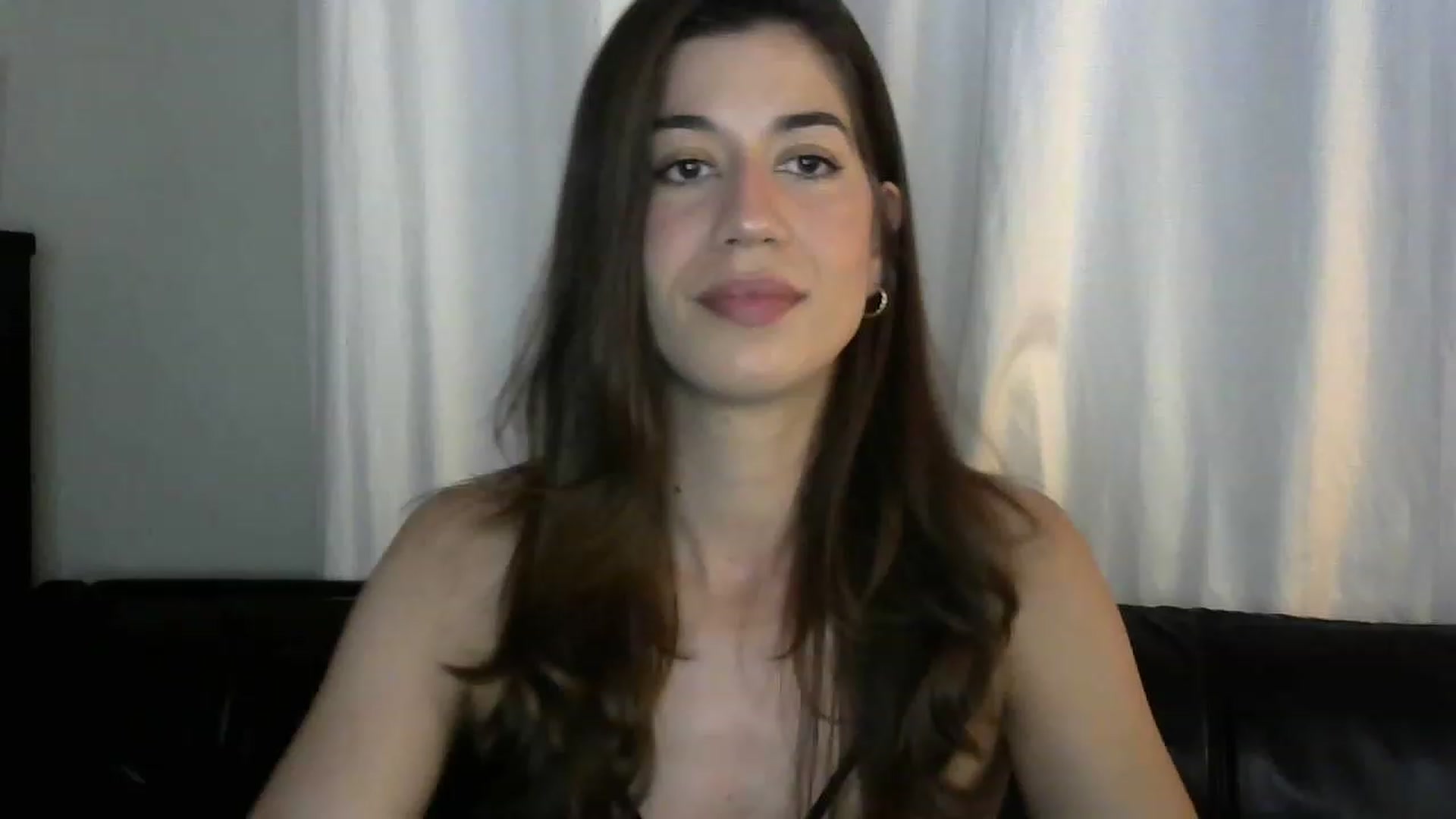 Gallery image thumbnail from ReinaVictoria's myfreecams stream on, 12/01/2022, 16:37 image 3 of 20