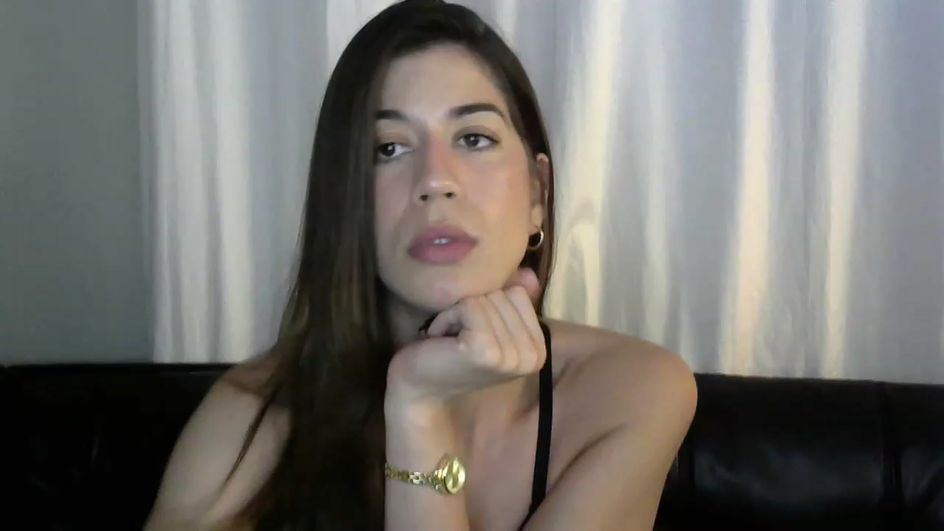 Gallery image thumbnail from ReinaVictoria's myfreecams stream on, 12/01/2022, 17:11 image 9 of 20