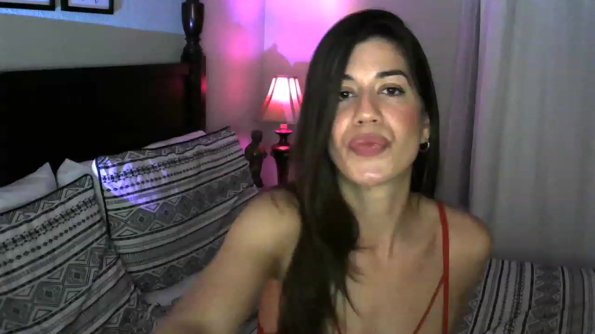 Gallery image thumbnail from ReinaVictoria's myfreecams stream on, 12/04/2022, 02:49 image 14 of 20