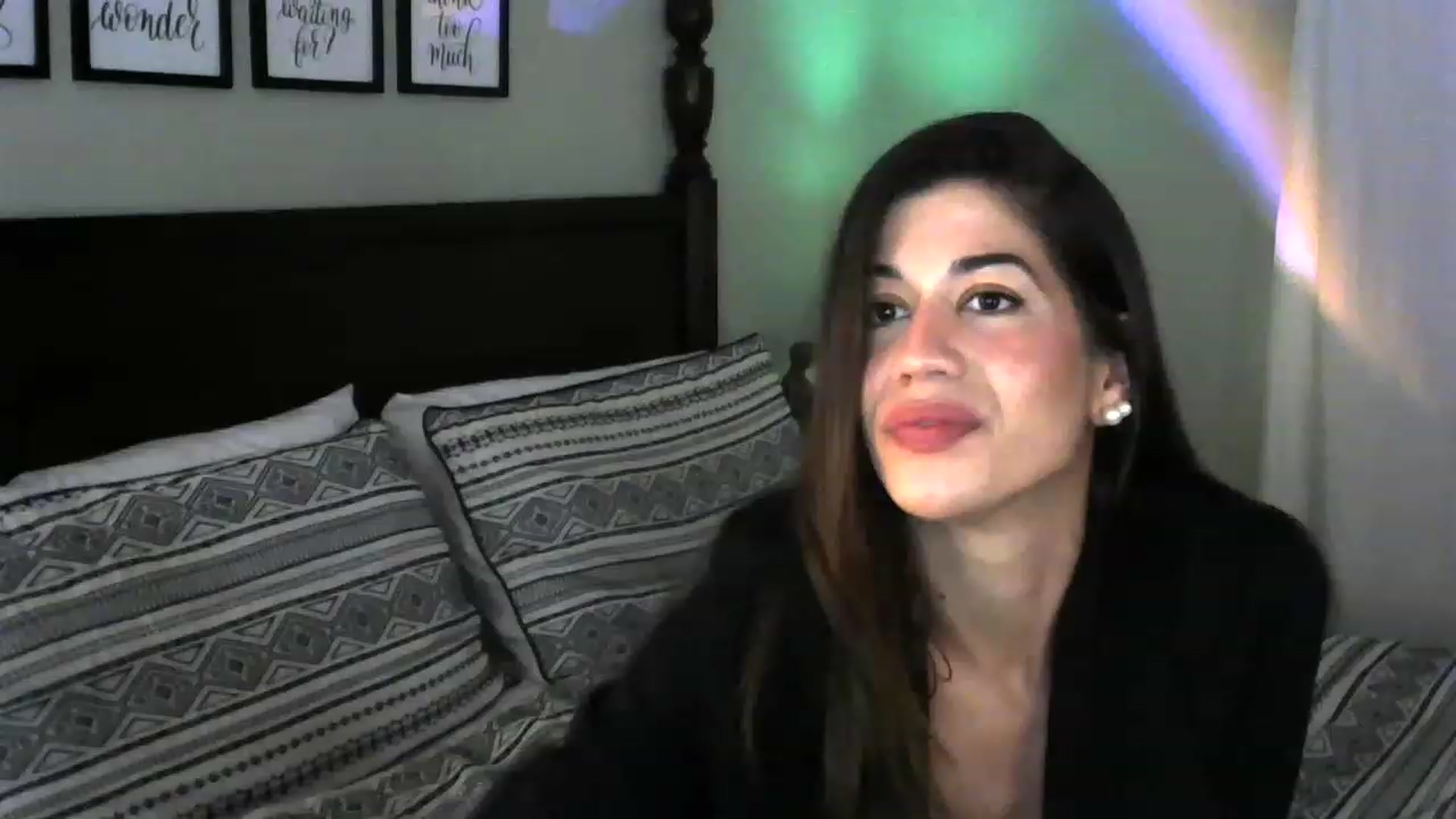 Gallery image thumbnail from ReinaVictoria's myfreecams stream on, 12/06/2022, 17:18 image 14 of 20