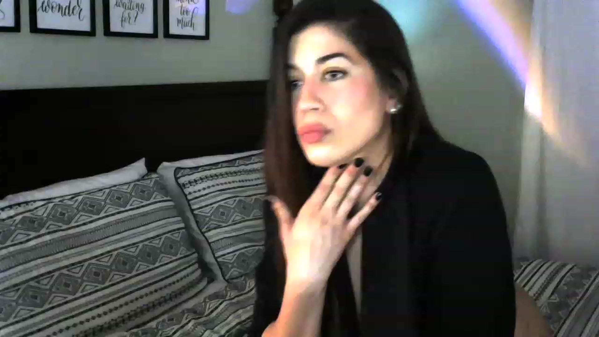 Gallery image thumbnail from ReinaVictoria's myfreecams stream on, 12/06/2022, 17:18 image 16 of 20