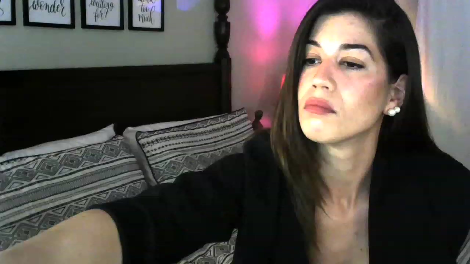 Gallery image thumbnail from ReinaVictoria's myfreecams stream on, 12/06/2022, 17:18 image 2 of 20