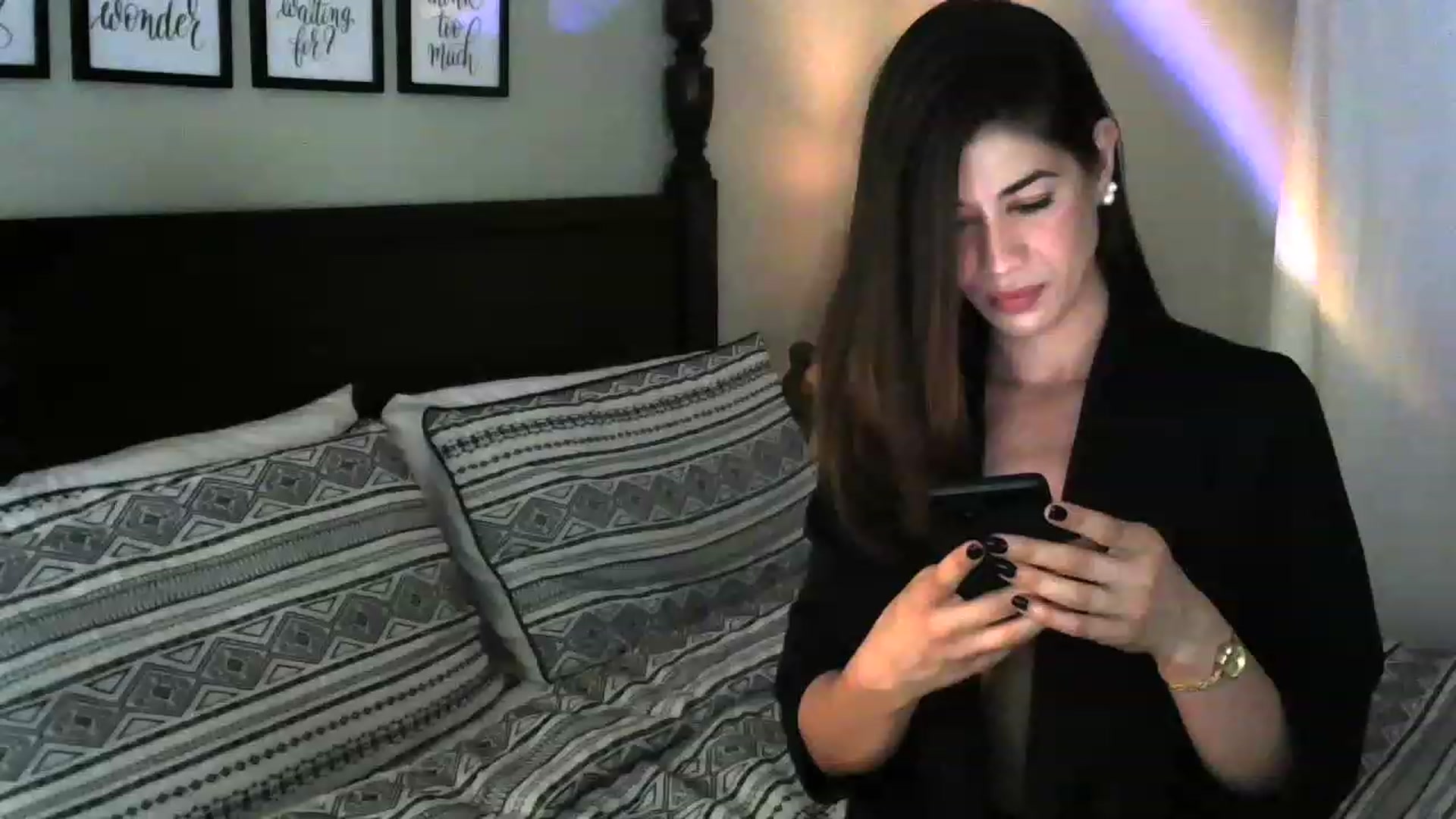 Gallery image thumbnail from ReinaVictoria's myfreecams stream on, 12/06/2022, 17:18 image 10 of 20