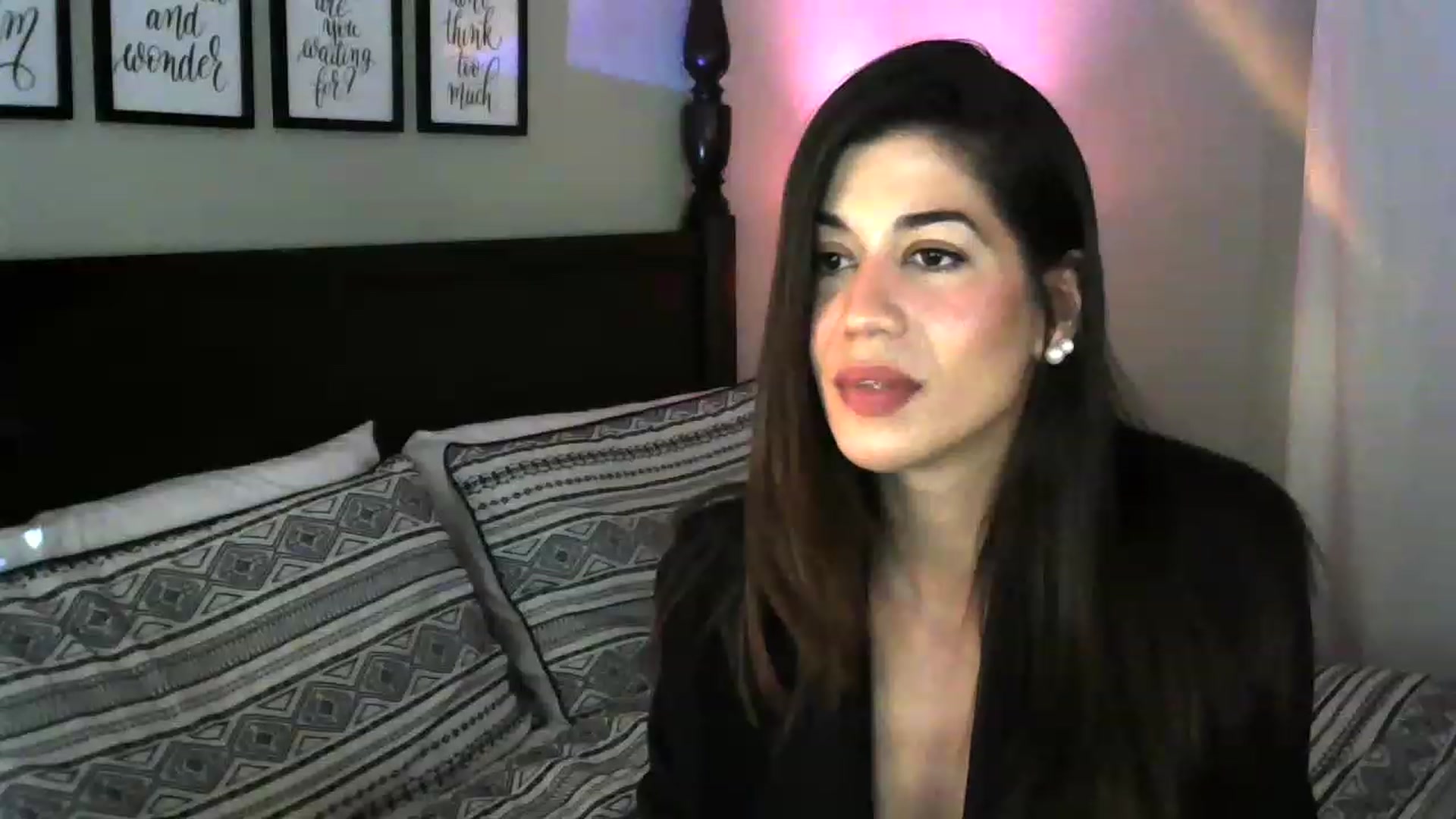 Gallery image thumbnail from ReinaVictoria's myfreecams stream on, 12/06/2022, 17:40 image 2 of 20