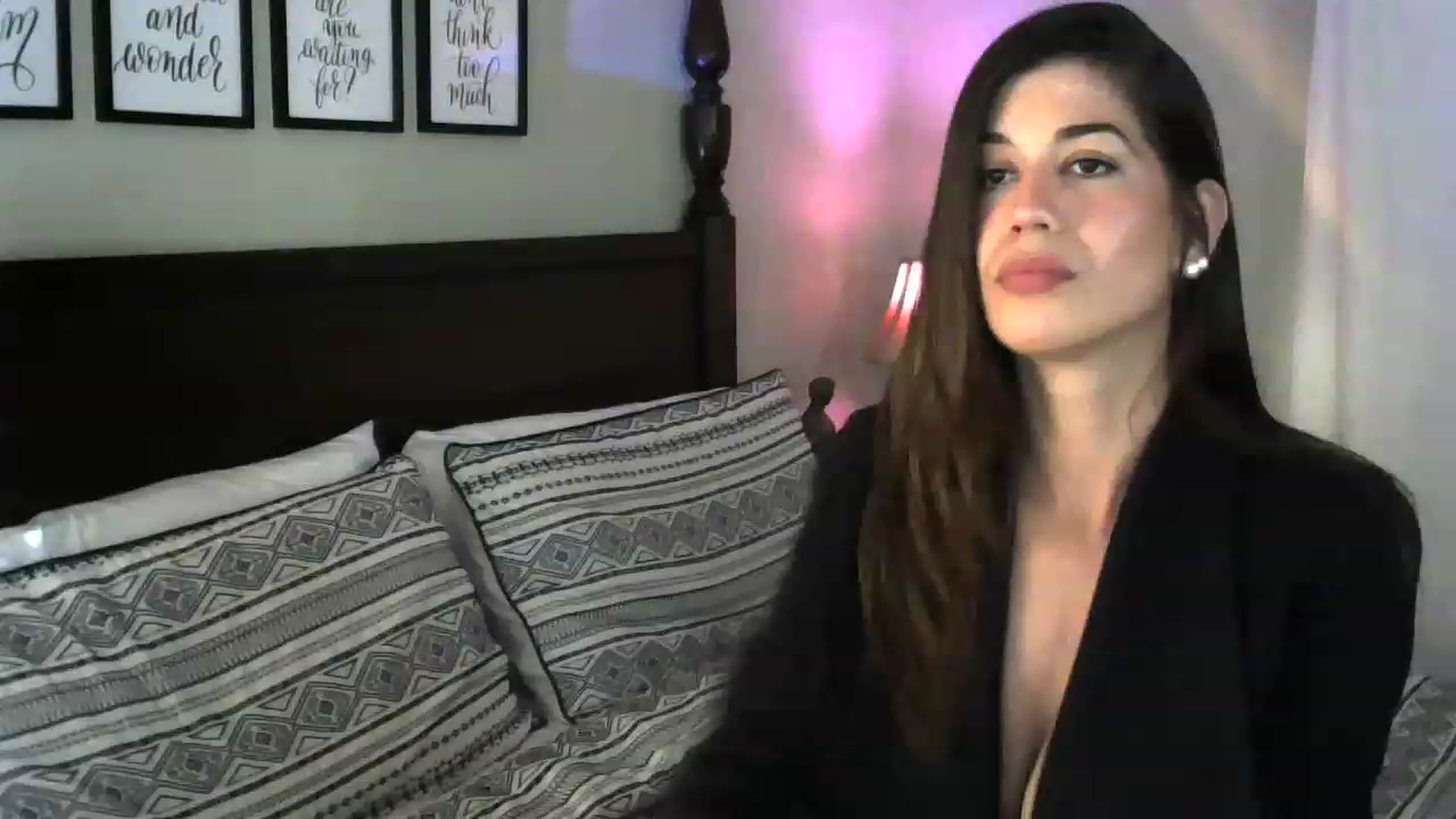 Gallery image thumbnail from ReinaVictoria's myfreecams stream on, 12/06/2022, 17:40 image 13 of 20