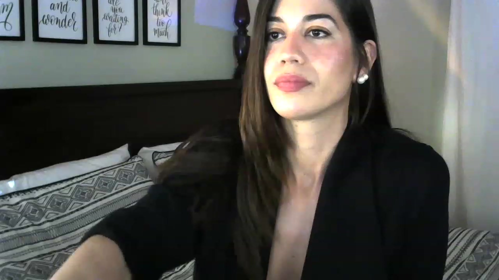 Gallery image thumbnail from ReinaVictoria's myfreecams stream on, 12/06/2022, 17:40 image 18 of 20