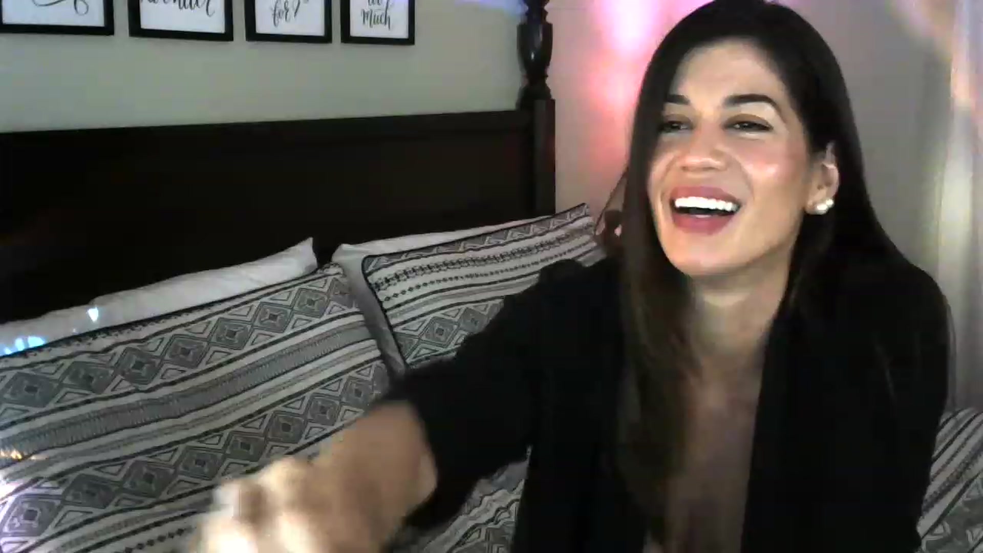 Gallery image thumbnail from ReinaVictoria's myfreecams stream on, 12/06/2022, 19:10 image 2 of 20