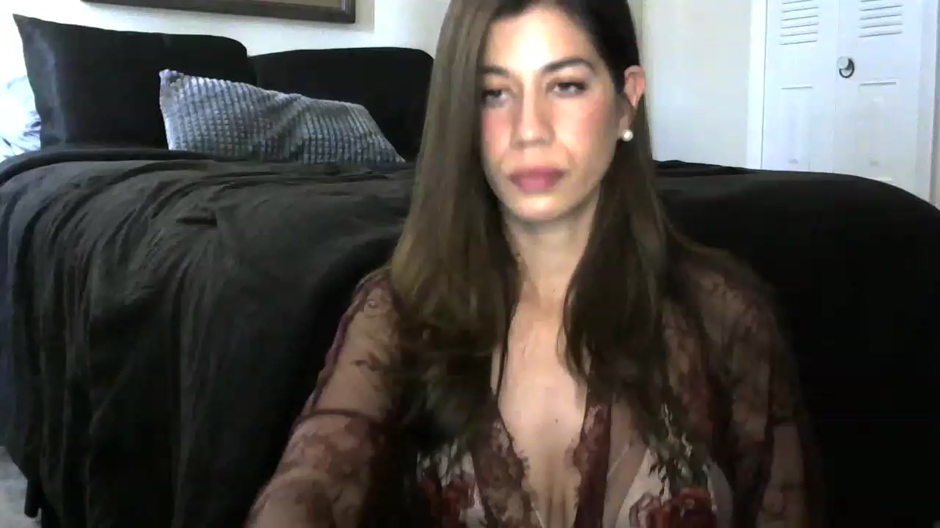 Gallery image thumbnail from ReinaVictoria's myfreecams stream on, 12/12/2022, 15:47 image 15 of 20
