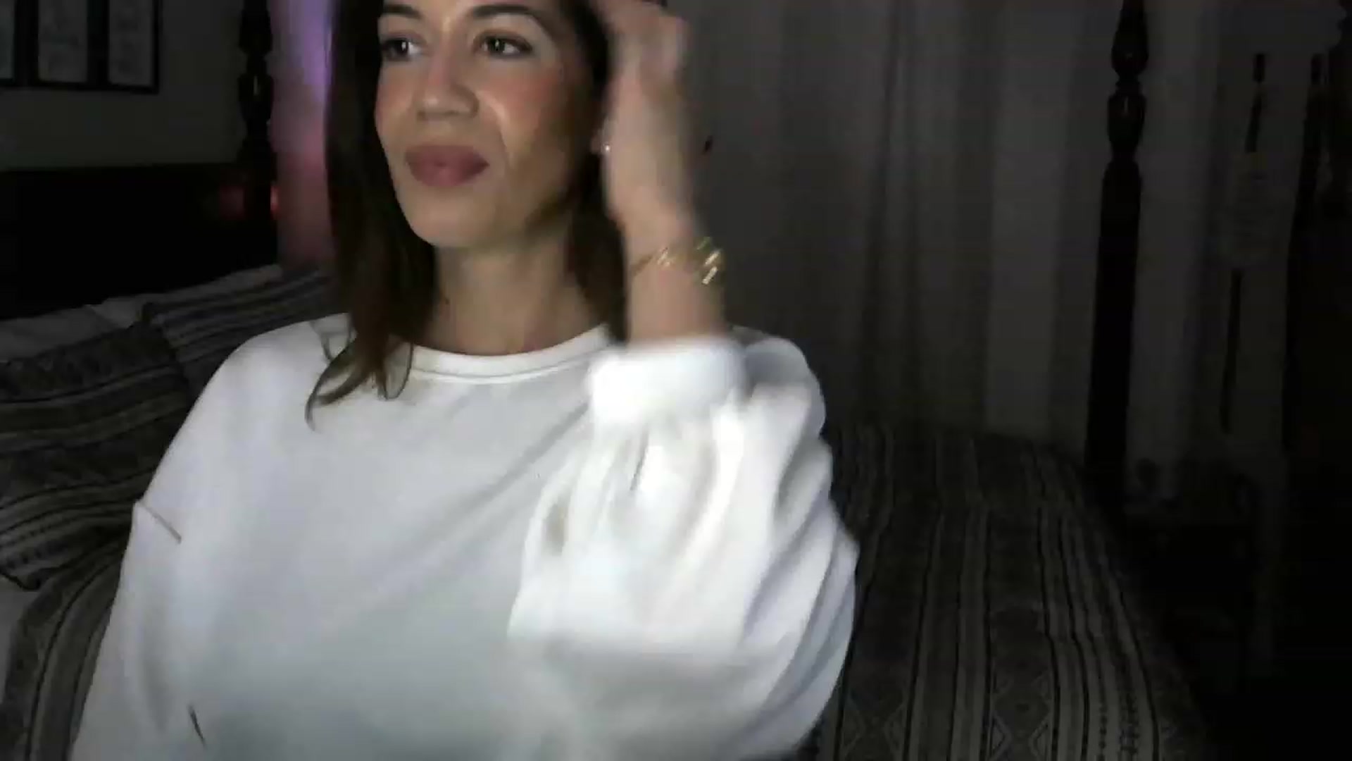 Gallery image thumbnail from ReinaVictoria's myfreecams stream on, 12/14/2022, 23:55 image 17 of 20