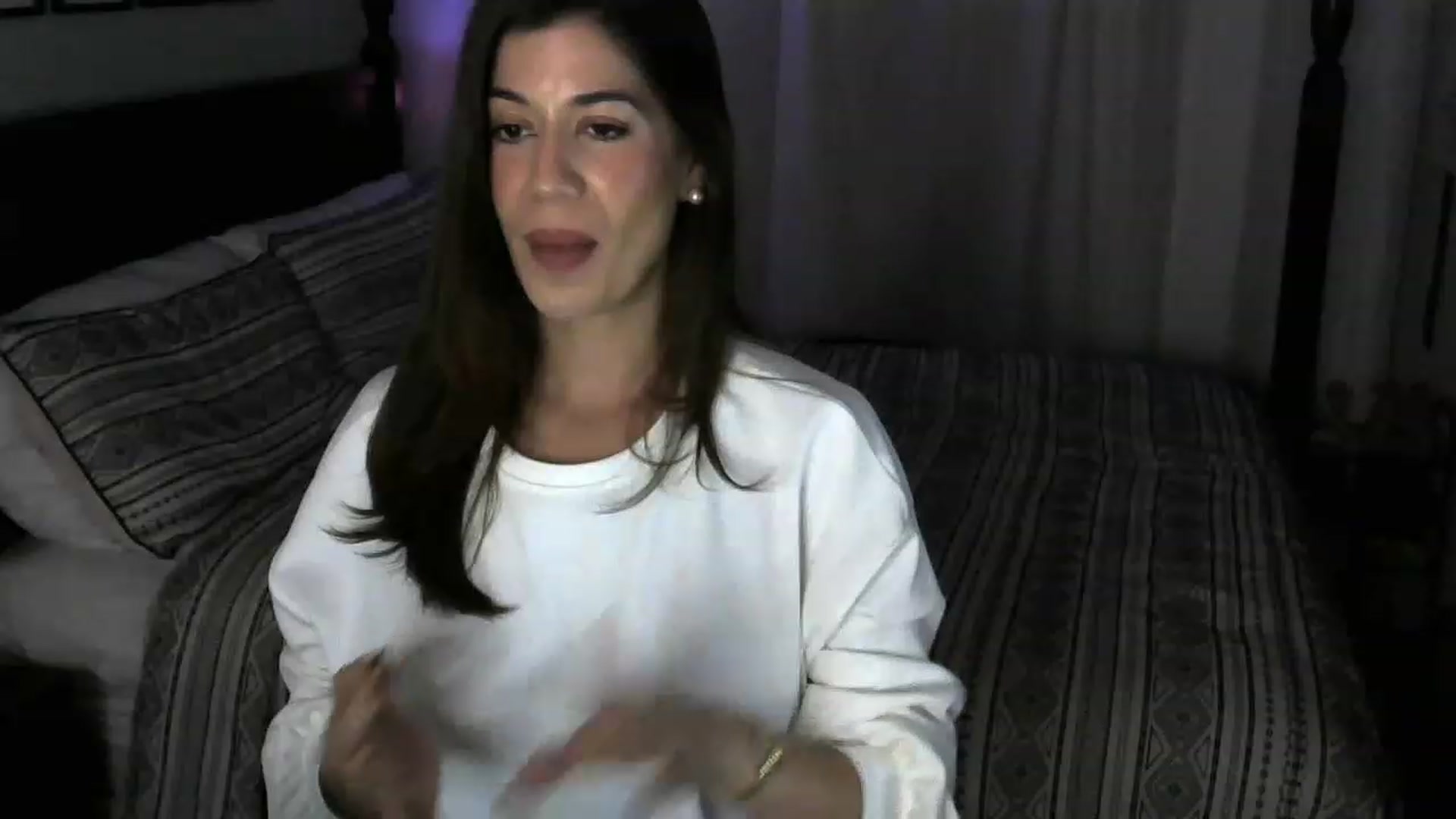 Gallery image thumbnail from ReinaVictoria's myfreecams stream on, 12/14/2022, 23:55 image 12 of 20