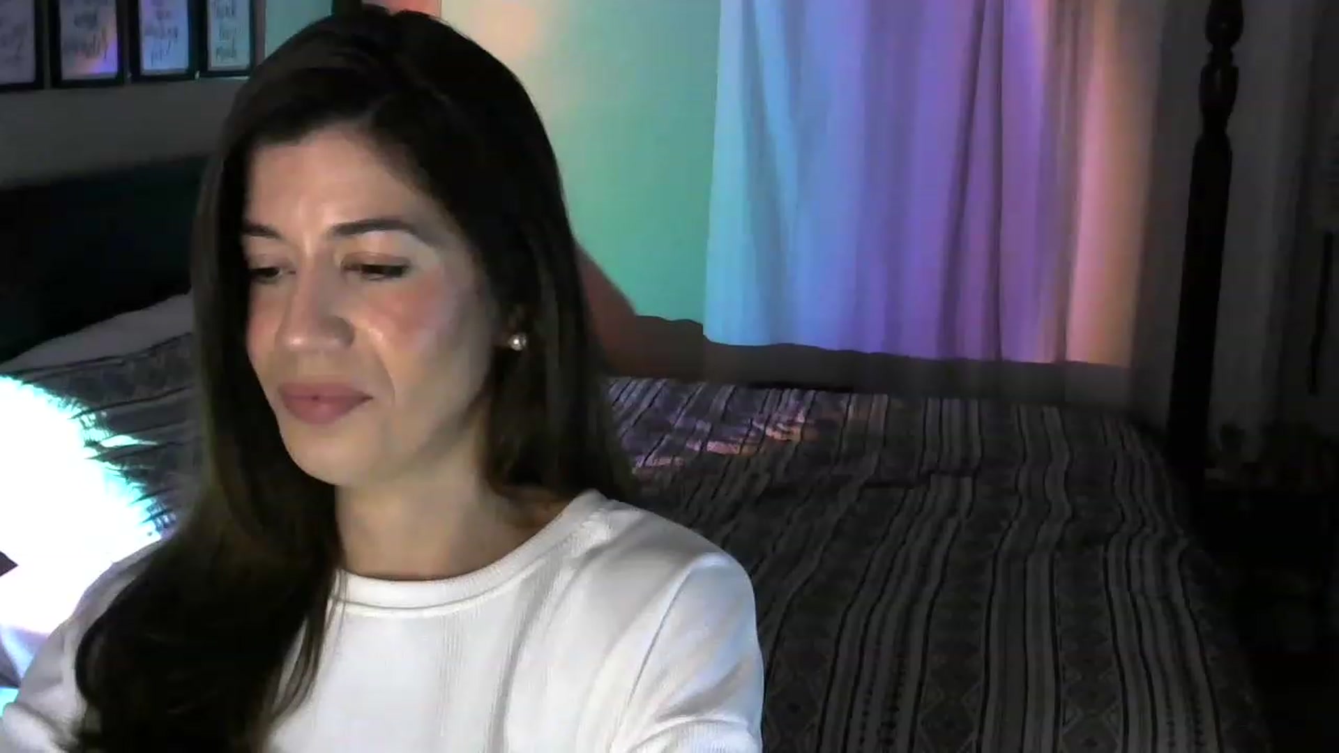 Gallery image thumbnail from ReinaVictoria's myfreecams stream on, 12/14/2022, 23:55 image 2 of 20