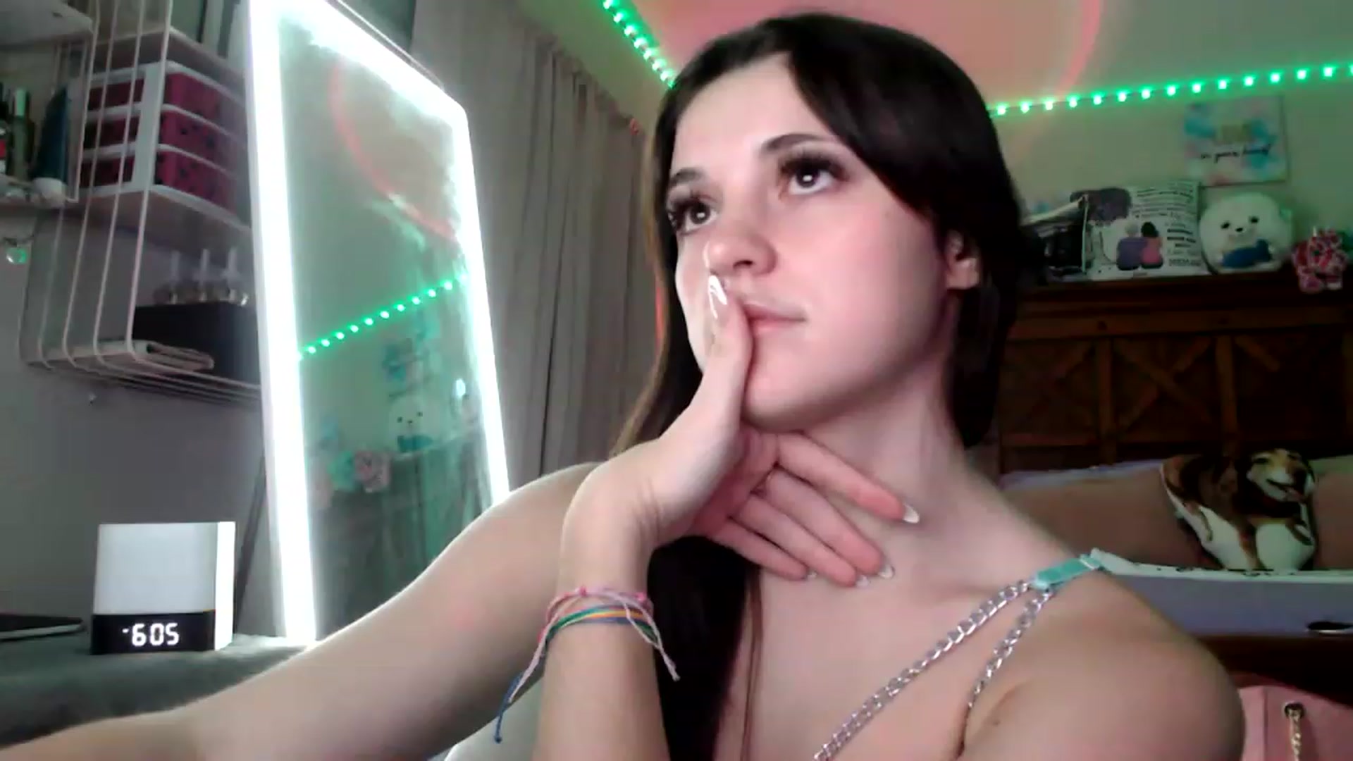 Gallery image thumbnail from Reinaleaks's myfreecams stream on, 05/02/2023, 04:24 image 5 of 20