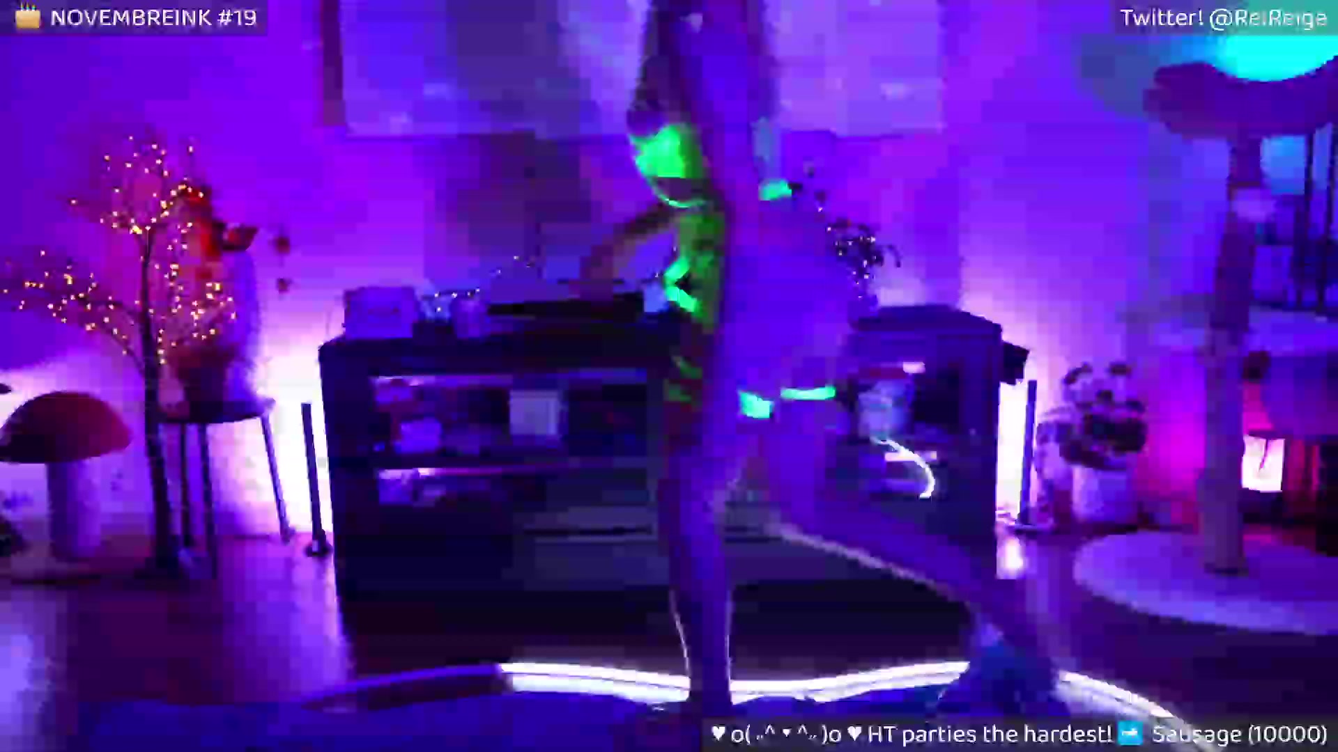 Gallery image thumbnail from Reive's myfreecams stream on, 11/19/2023, 12:41 image 9 of 20