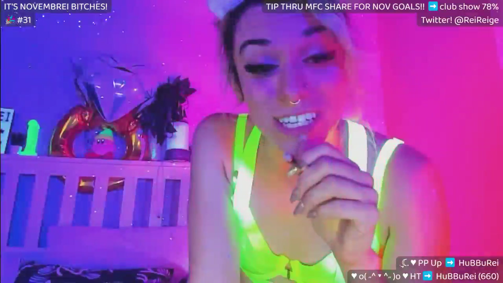 Gallery image thumbnail from Reive's myfreecams stream on, 11/25/2024, 18:37 image 14 of 20
