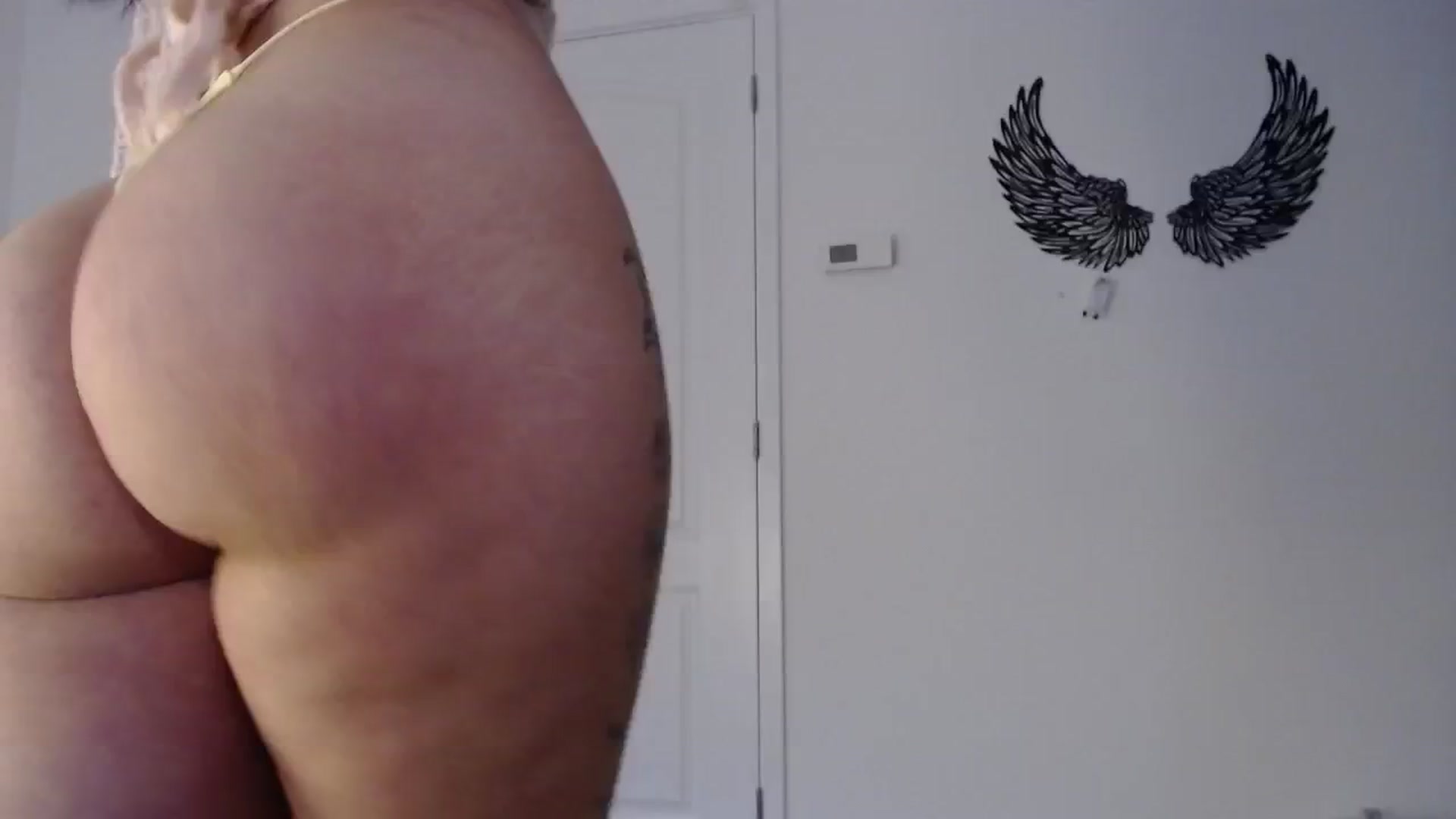 Gallery image thumbnail from Remi_ivy's myfreecams stream on, 12/23/2024, 14:25 image 17 of 20