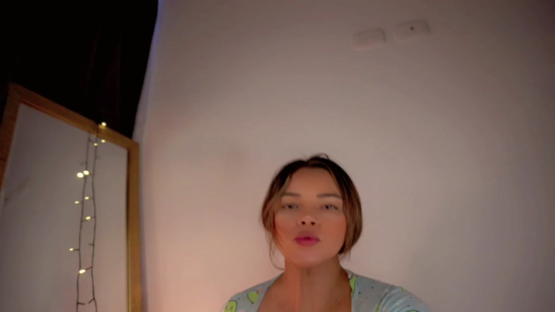 Gallery image thumbnail from RenataFih0or_'s myfreecams stream on, 04/04/2024, 14:31 image 19 of 20