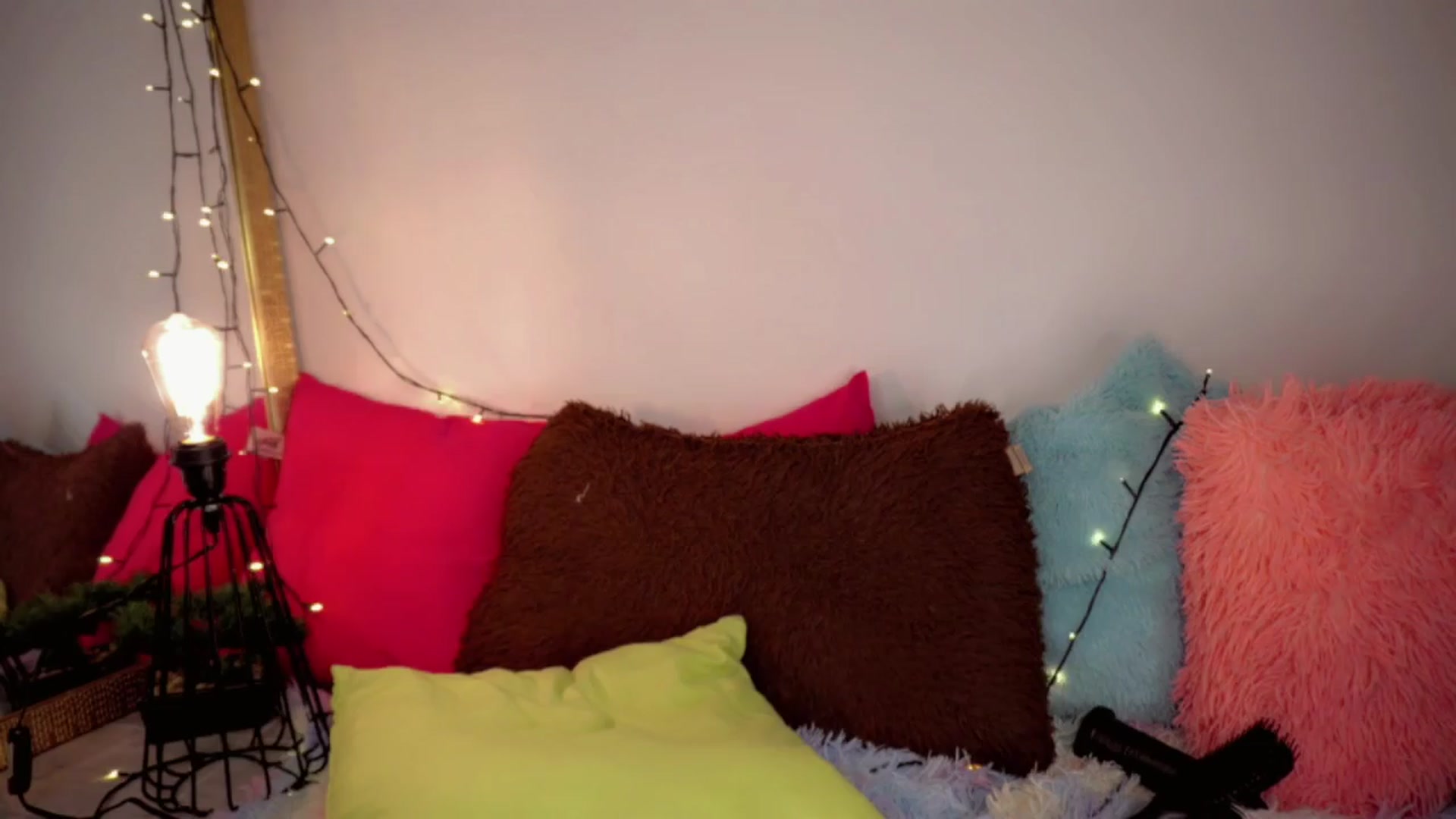 Gallery image thumbnail from RenataFih0or_'s myfreecams stream on, 04/10/2024, 16:54 image 12 of 20