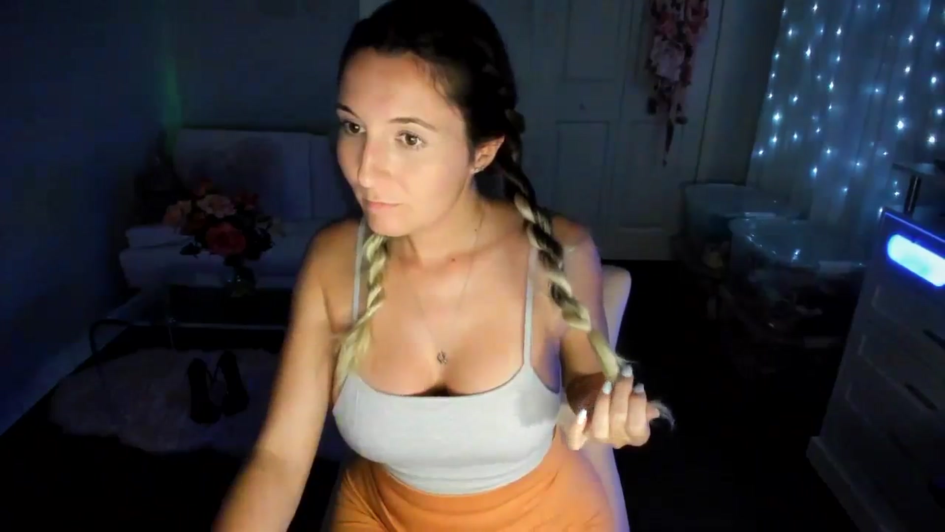 Gallery image thumbnail from RennadelRyder's myfreecams stream on, 03/13/2024, 03:29 image 14 of 20