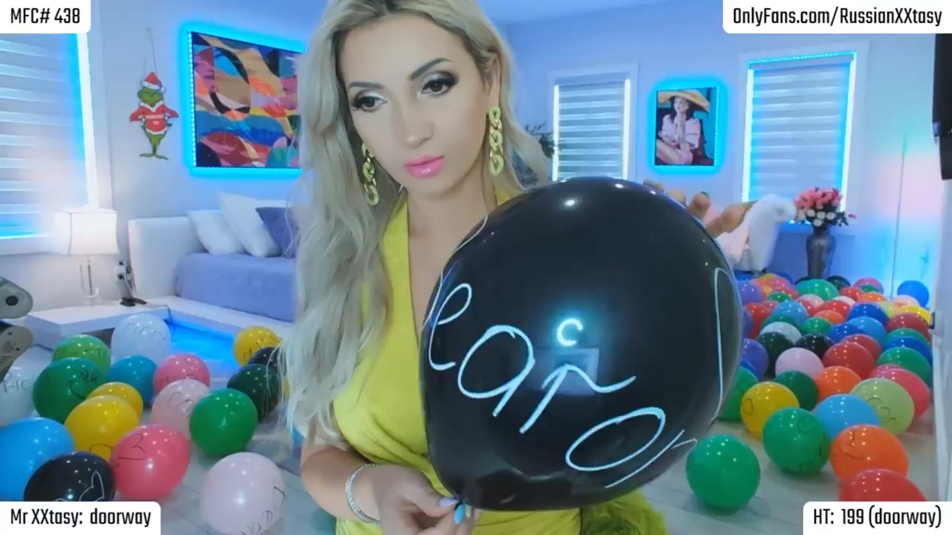 Gallery image thumbnail from RenyXXtasy's myfreecams stream on, 03/24/2024, 24:25 image 4 of 20