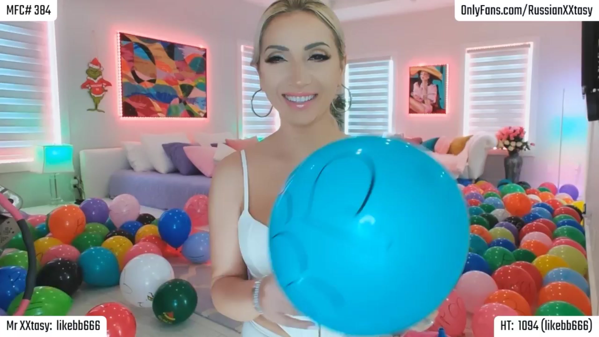 Gallery image thumbnail from RenyXXtasy's myfreecams stream on, 03/27/2024, 23:05 image 12 of 20