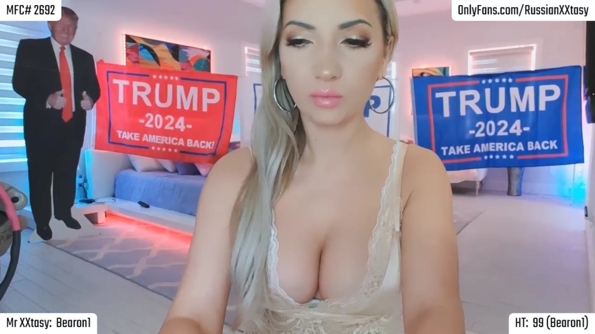 Gallery image thumbnail from RenyXXtasy's myfreecams stream on, 04/03/2024, 22:43 image 13 of 20