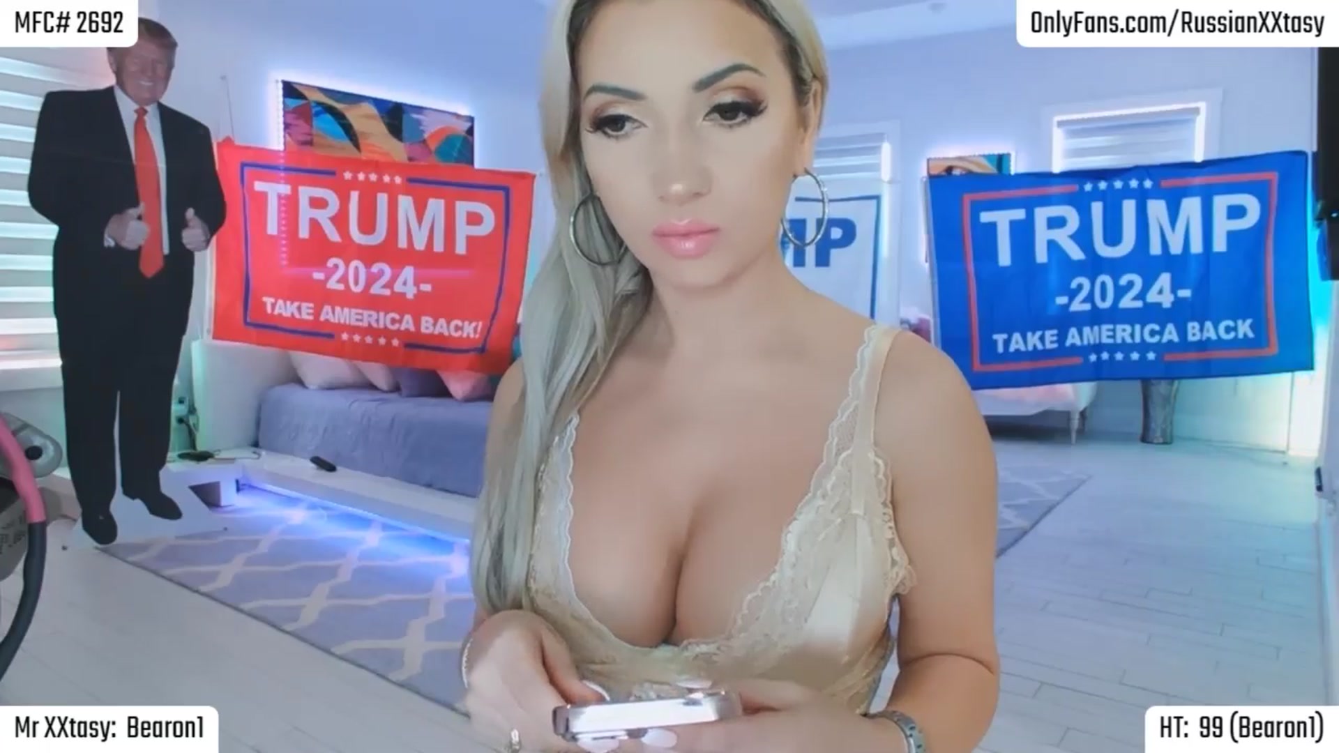 Gallery image thumbnail from RenyXXtasy's myfreecams stream on, 04/03/2024, 22:43 image 12 of 20