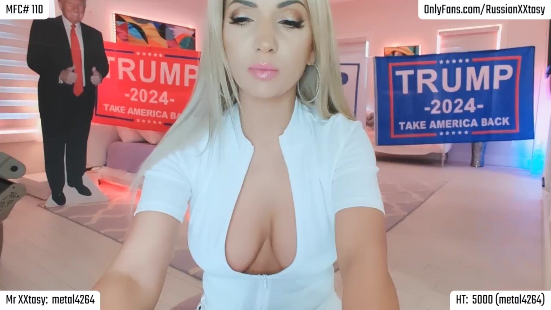 Gallery image thumbnail from RenyXXtasy's myfreecams stream on, 04/11/2024, 23:11 image 8 of 20