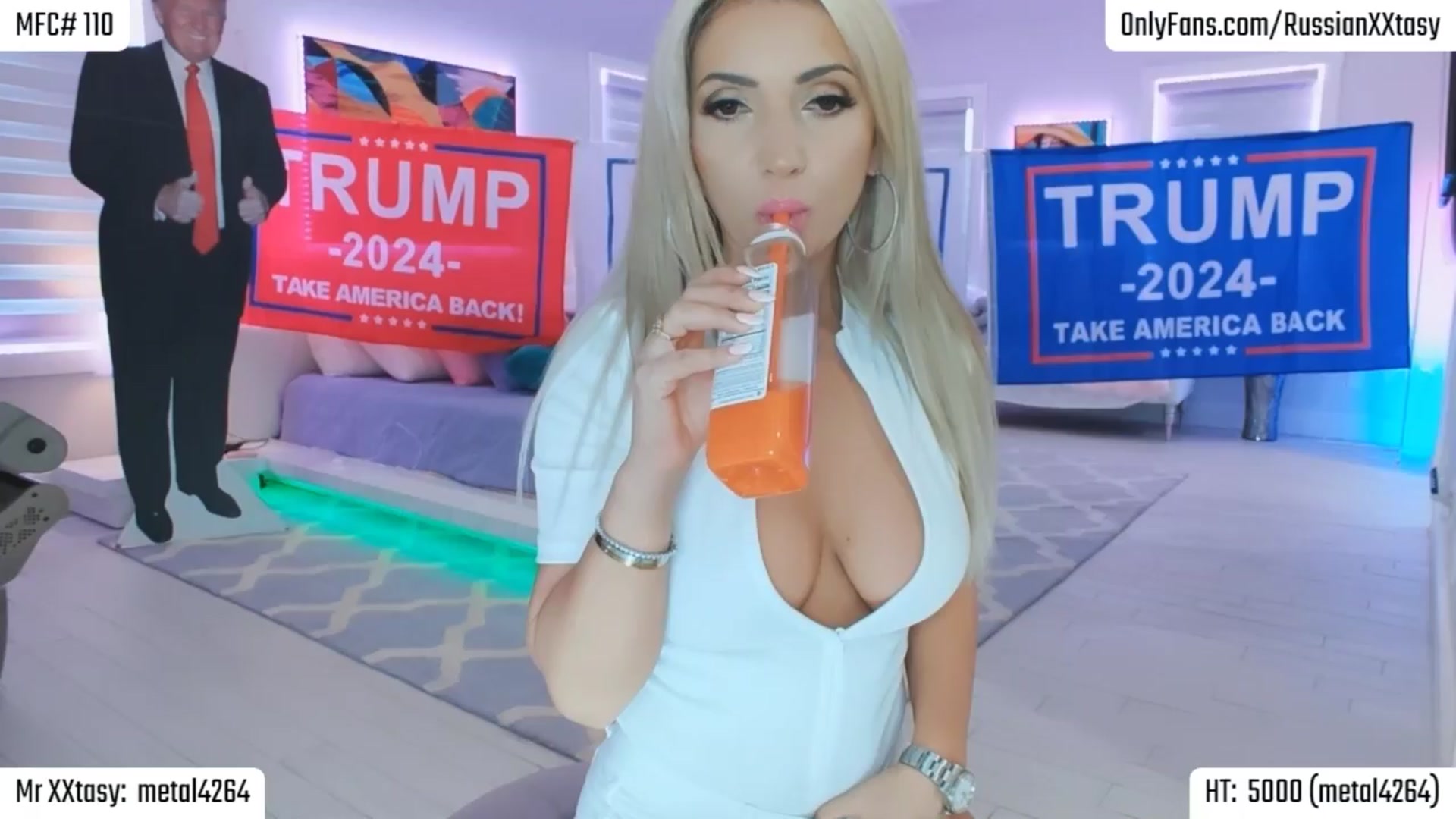 Gallery image thumbnail from RenyXXtasy's myfreecams stream on, 04/11/2024, 23:11 image 10 of 20