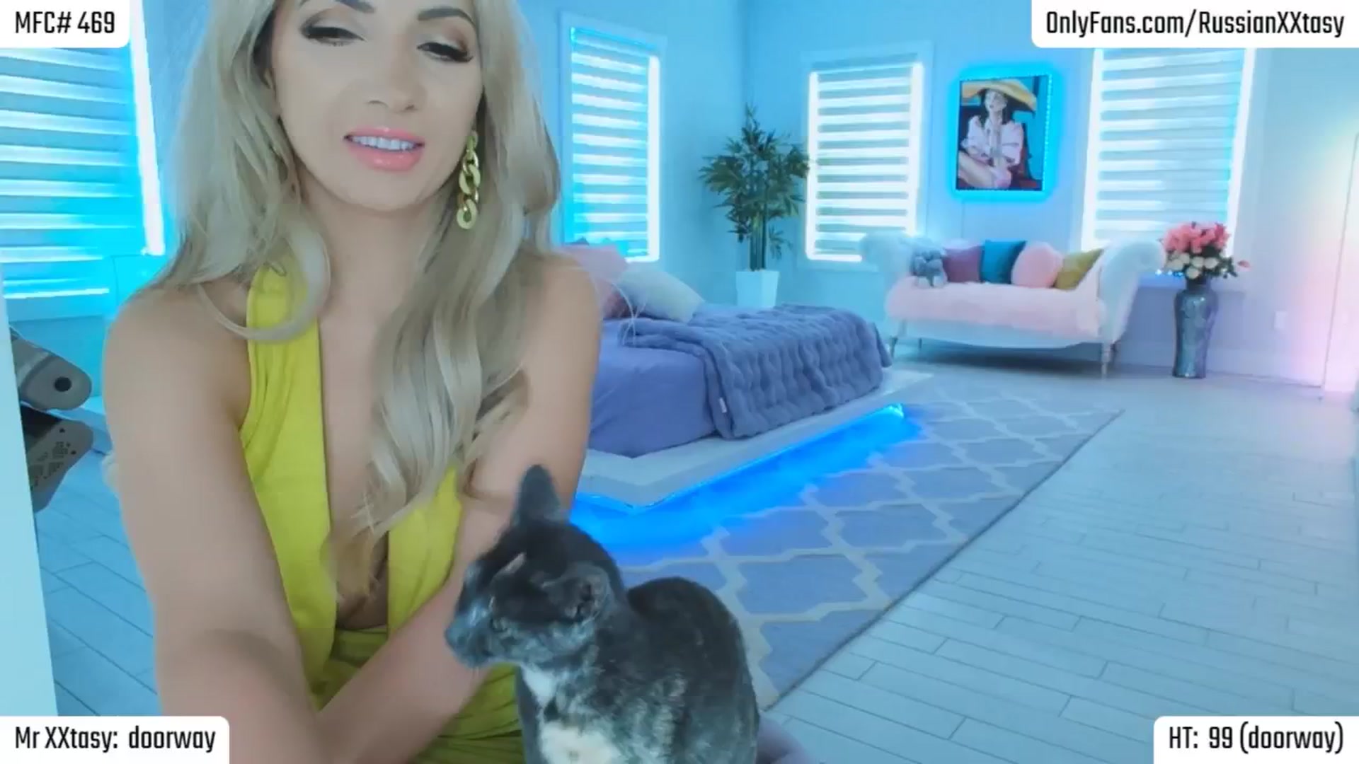 Gallery image thumbnail from RenyXXtasy's myfreecams stream on, 05/17/2024, 23:12 image 4 of 20