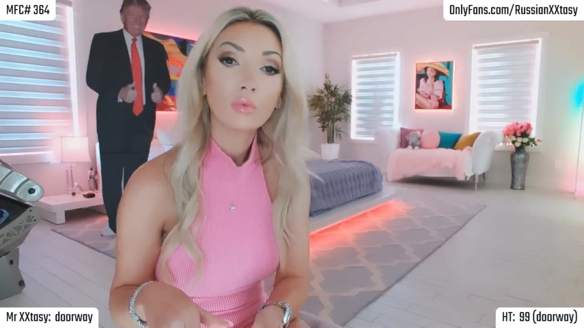 Gallery image thumbnail from RenyXXtasy's myfreecams stream on, 07/27/2024, 01:10 image 3 of 20