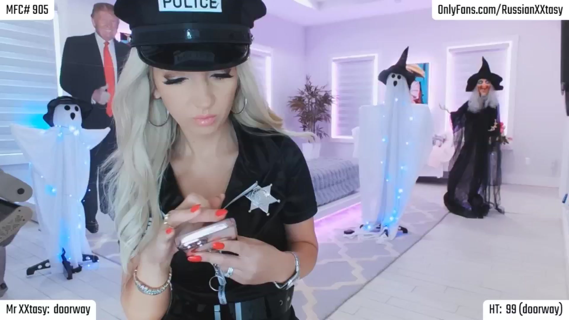 Gallery image thumbnail from RenyXXtasy's myfreecams stream on, 10/15/2024, 01:27 image 2 of 20