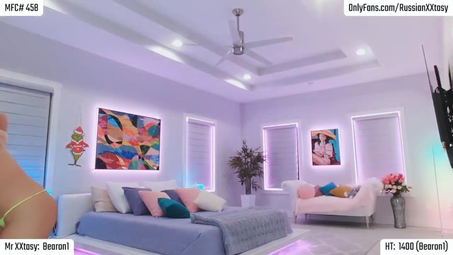 Gallery image thumbnail from RenyXXtasy's myfreecams stream on, 11/19/2024, 02:21 image 16 of 20